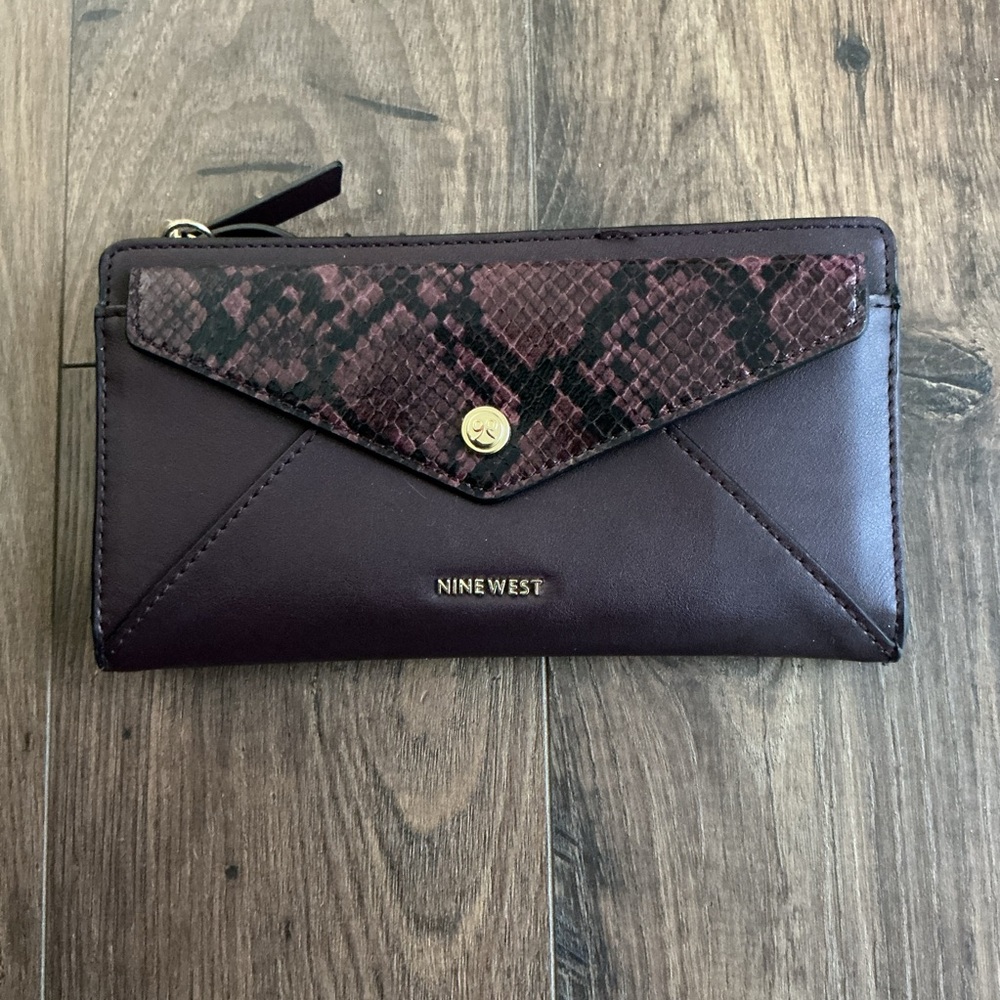 Nine West Plum Snakeskin Envelope Wallet Boho Chic Edgy Minimalist Modern
